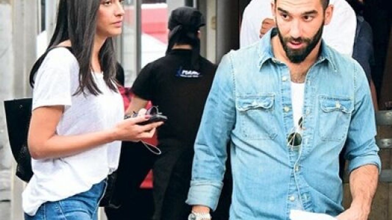 Arda Turan'dan Aslıhan Doğan'a Zeytin Dalı