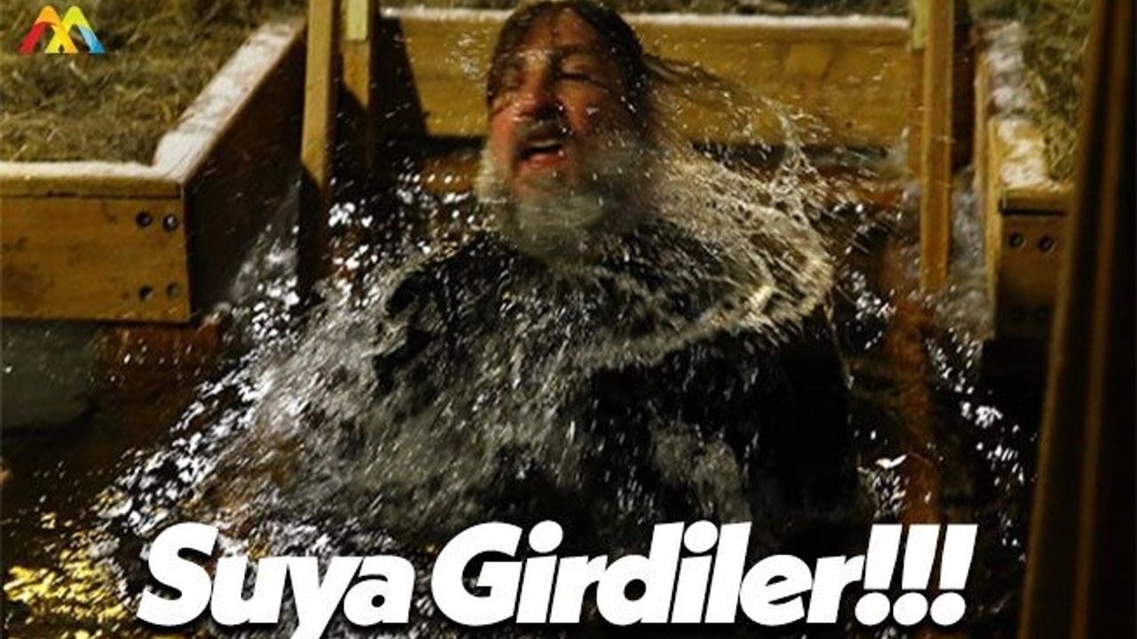 Ortodoks Hristiyanlar Soğuk Suya Girdi!
