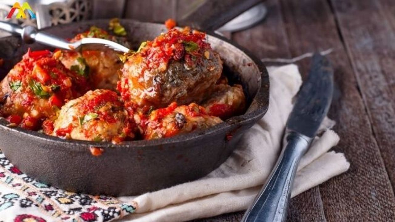 Domates Ve Fesleğen Soslu Köfte Topları