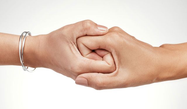 Yakın İlişkilerde Dokunmanın Ruhsal Gücü